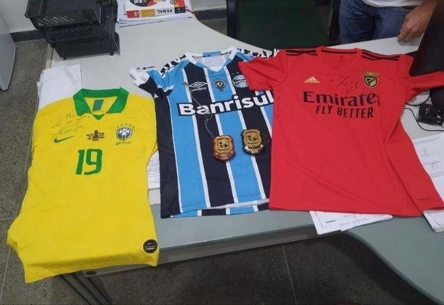 Polícia recupera camisas roubadas do jogador Everton Cebolinha