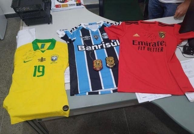 Imagem da noticia Polícia recupera camisas roubadas do jogador Everton Cebolinha