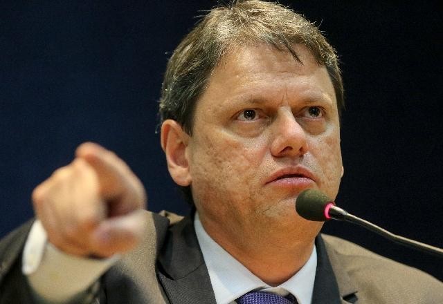 Tarcísio promete punir funcionários que participarem de greve nesta 3ª