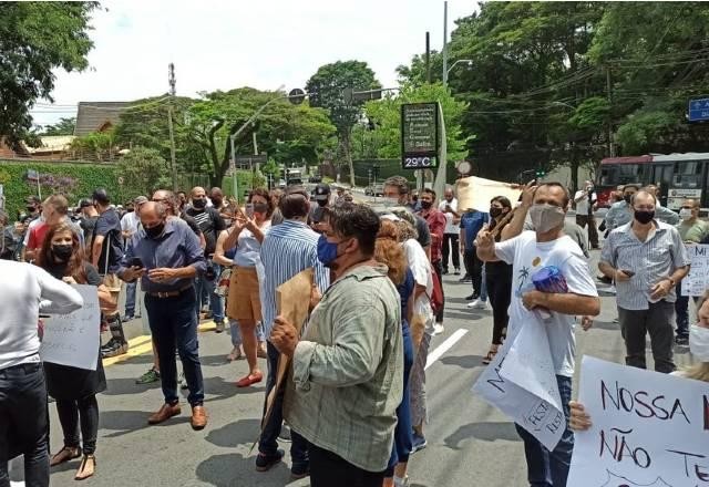 Imagem da noticia Donos de bares e restaurantes protestam contra restrições em SP