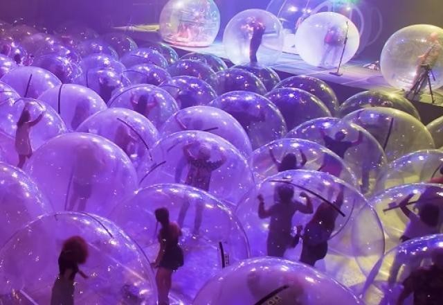Imagem da noticia Banda The Flaming Lips faz show com plateia em bolhas anti-coronavírus