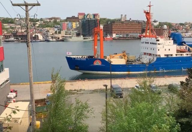 Imagem da noticia Navio que auxiliou no lançamento de submarino Titan retorna ao porto de Canadá