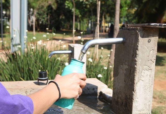 Com calor de 40ºC, governo de SP mantém distribuição de água na capital