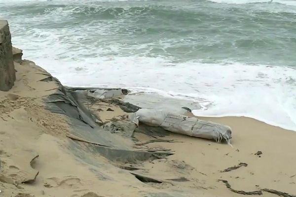 Imagem da noticia Ressaca estraga barreira de contenção na Praia da Macumba, no Rio
