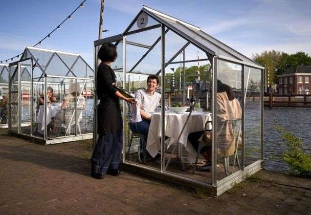 Imagem da noticia Restaurante aposta em cabine aconchegante para reconquistar clientes