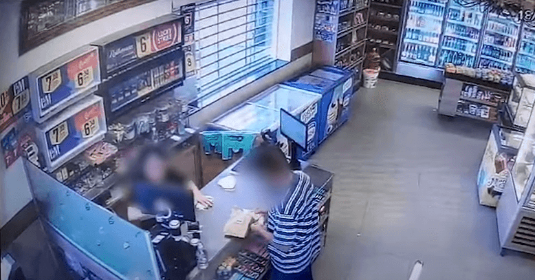 Imagem da noticia VÍDEO: Após matar pai, mãe e irmã, adolescente vai à padaria em SP