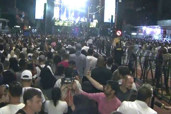 Imagem da noticia Réveillon na Av. Paulista teve mais de 1 milhão de pessoas, show de Claudia Leitte e confusão