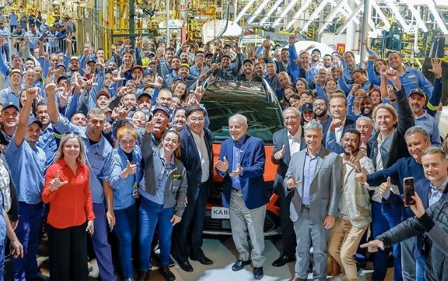 Imagem da noticia Lula diz que quer isentar trabalhadores de IR em participação nos lucros 