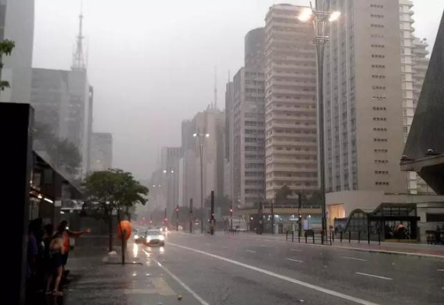 Chuva diminui no Sul; grande parte do Sudeste tem chance de granizo