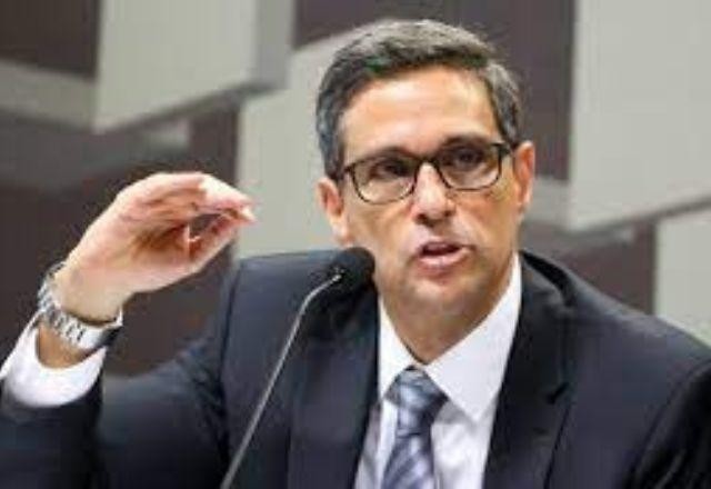 Presidente do Banco Central fala em alta adicional dos juros e bolsa cai