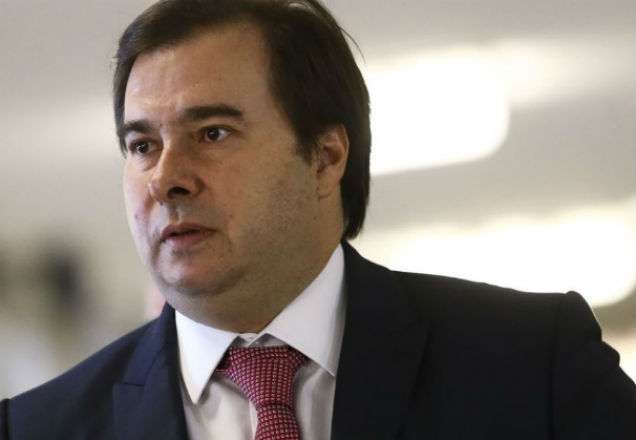 Rodrigo Maia grava vídeo em apoio a Glenn Greenwald