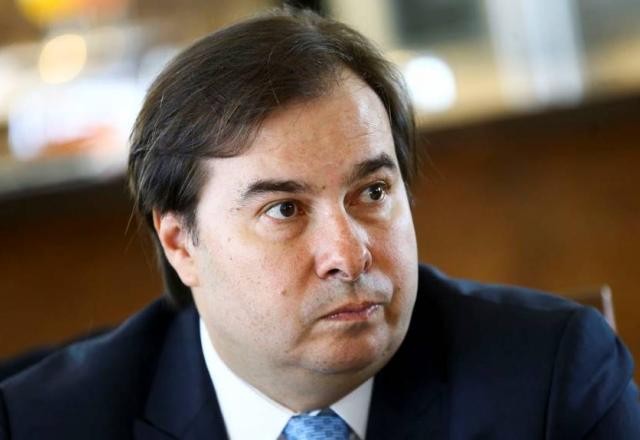 Imagem da noticia Maia: Bolsonaro quer "transformar Parlamento em anexo do Planalto"