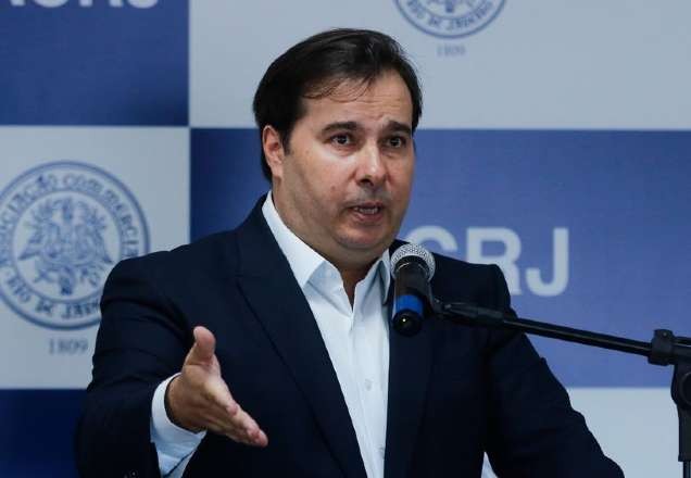 Imagem da noticia Rodrigo Maia diz que "não é hora de discutir impeachment"