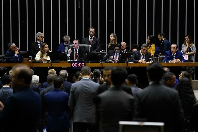 Congresso aprova Orçamento de 2024 com recorde para emendas e fundão eleitoral