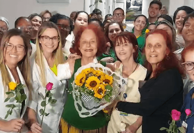 Imagem da noticia Um mês depois de ataque de pitbulls, Roseana Murray comemora recuperação: “Amei ter sido ressuscitada”