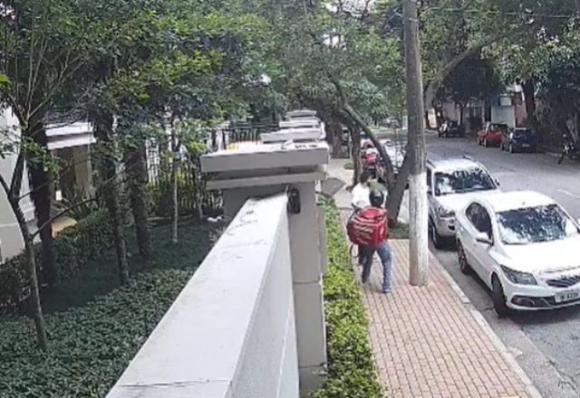 Imagem da noticia Criminoso rouba celular e mochila de homem na zona sul de São Paulo