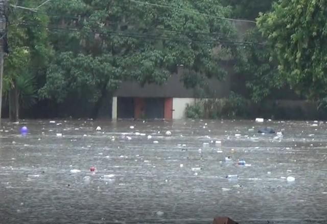 Imagem da noticia "Piscinões" prometem reduzir enchentes em São Paulo