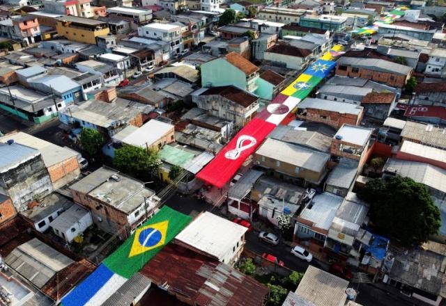 Imagem da noticia Decoração para a Copa em rua de Manaus chama a atenção; veja fotos