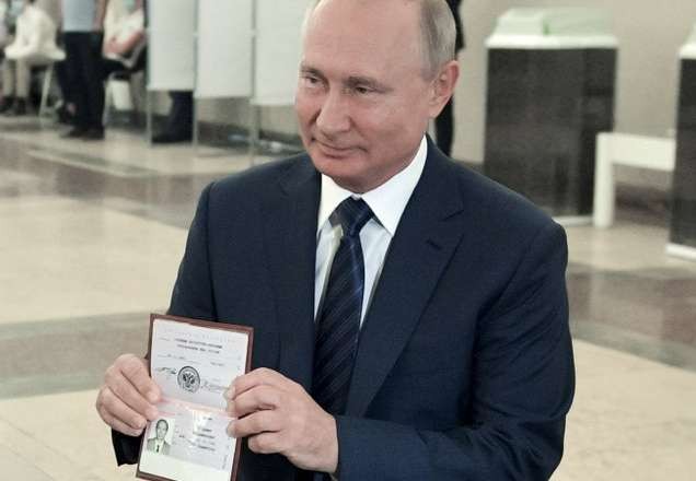 Imagem da noticia Russos aprovam mudanças que podem deixar Vladimir Putin no poder até 2036