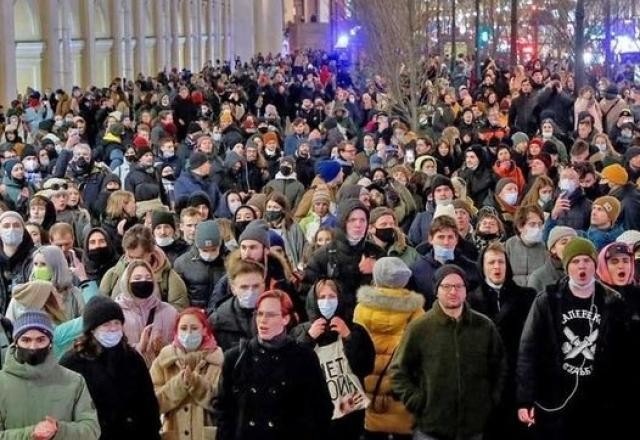 Mais de 15 mil pessoas já foram detidas na Rússia em protestos antiguerra