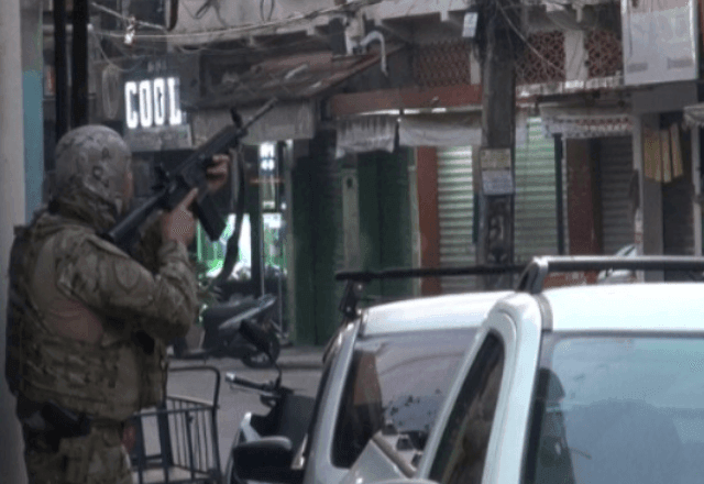Imagem da noticia Polícia faz operação contra lavagem de dinheiro e tráfico de drogas do Comando Vermelho no Rio