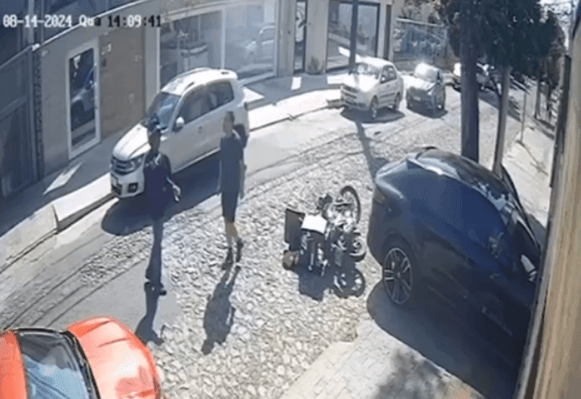 Imagem da noticia Entregador é agredido e tem moto derrubada por dono de Porsche em Belo Horizonte