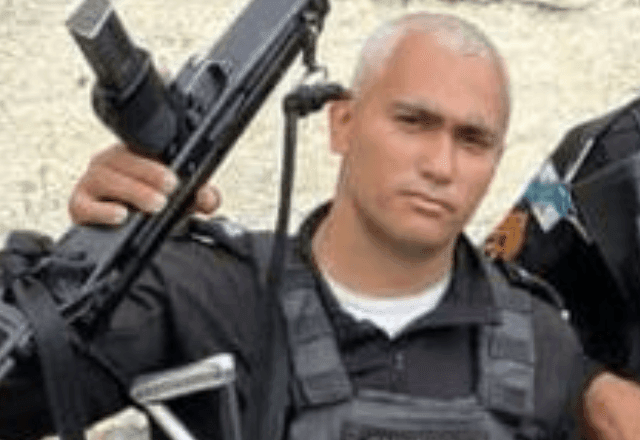 Imagem da noticia Capitão da PM morre durante confronto com criminosos no Morro do Urubu, no Rio