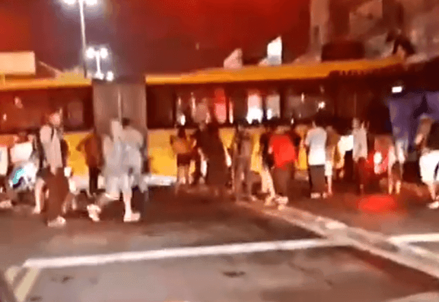 Imagem da noticia Motorista de ônibus morre atropelado pelo próprio veículo ao tentar evitar acidente