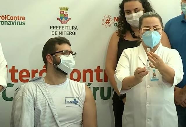 Imagem da noticia Prefeituras do RJ suspendem vacinação contra covid por falta de doses