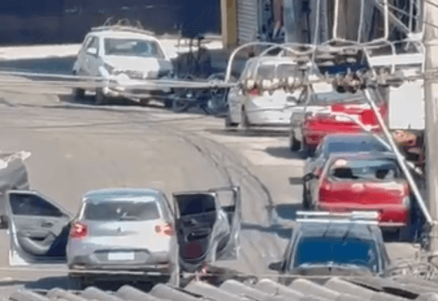 Imagem da noticia Vídeo: miliciano morre após carro ser metralhado em Queimados (RJ)