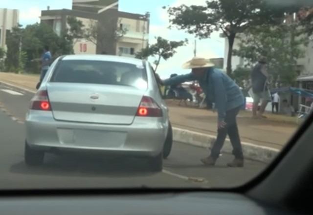 Imagem da noticia Frentistas buscam gasolina na Argentina e vendem ilegalmente no Brasil