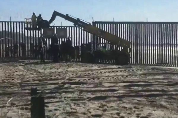 Imagem da noticia SBT Brasil vai até fronteira dos EUA com o México e mostra situação de migrantes