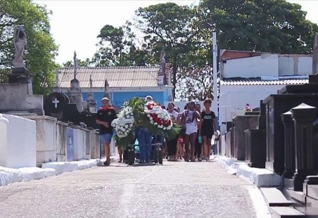 Corpo de adolescente morto em operação da PRF é enterrado no Rio de Janeiro