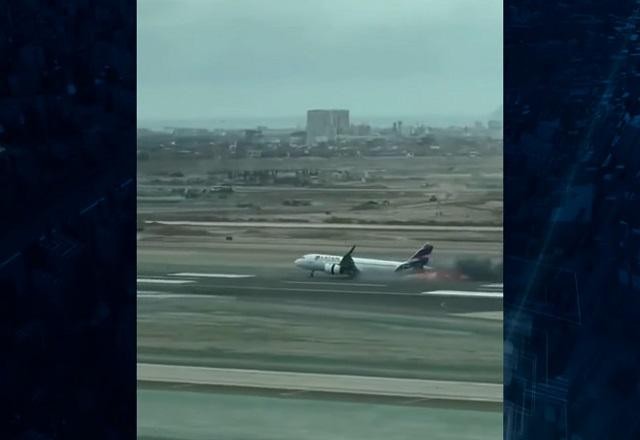Imagem da noticia Vídeo: Avião da Latam pega fogo após bater em caminhão na pista de aeroporto