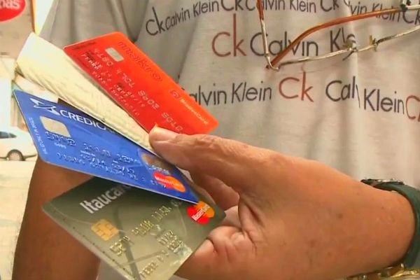 SBT Brasil mostra o que muda na fatura do cartão de crédito com novas regras