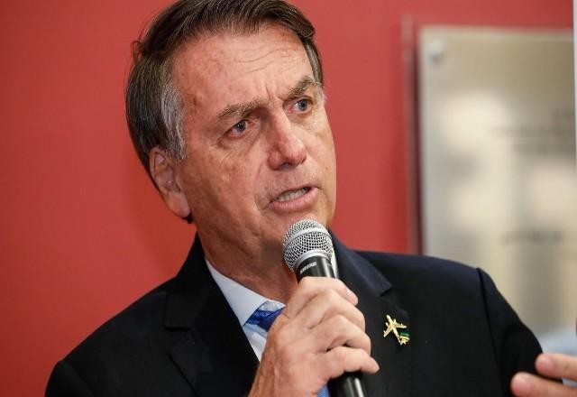 Covid-19: Bolsonaro defende vacinação de crianças com receita médica