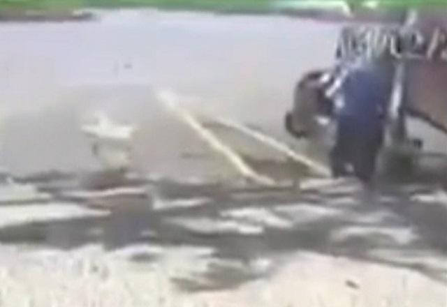 Imagem da noticia Motociclista é multado após flanelinha mover moto para local proibido