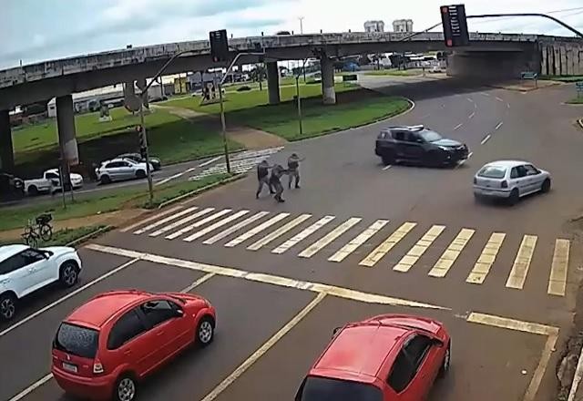 Imagem da noticia Perseguição policial termina com três bandidos mortos no Paraná