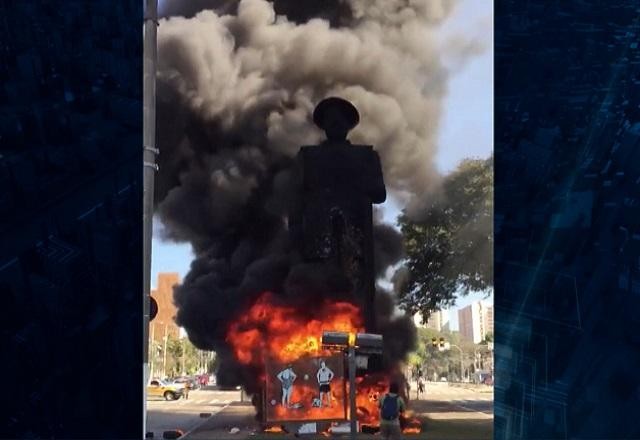 Imagem da noticia Justiça determina prisão de suspeito de incendiar estátua do Borba Gato