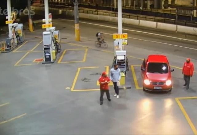 Imagem da noticia Ladrões se passam por frentistas e assaltam loja de conveniência