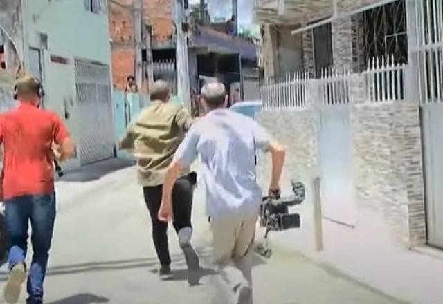 Imagem da noticia Repórteres são ameaçados a tiros por criminosos em Salvador