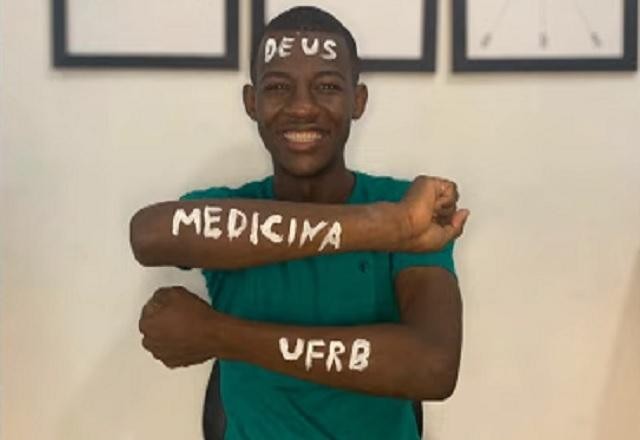 Imagem da noticia Filho de pedreiro e de dona de casa passa em medicina após 8 tentativas