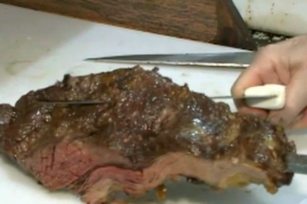 SBT Brasil revela a origem do rodízio de carnes