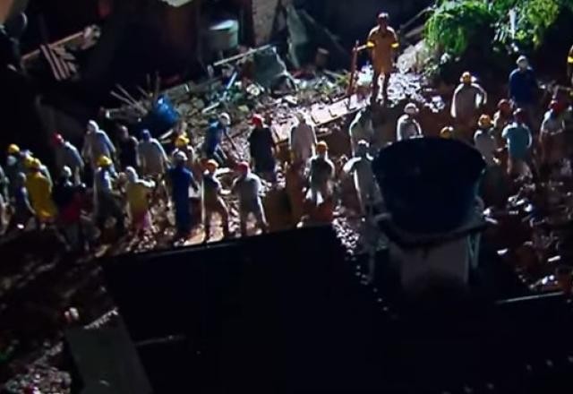 Imagem da noticia Famílias de vítimas ainda não resgatadas após chuvas vivem angústia em SP