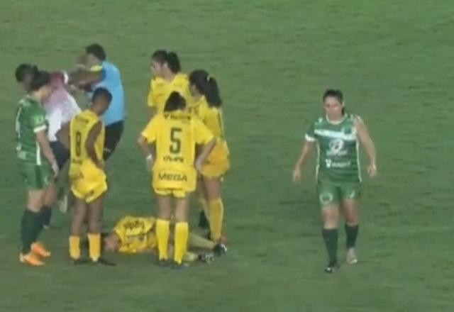 Massagista dá tapa no rosto do árbitro durante final de campeonato no AC