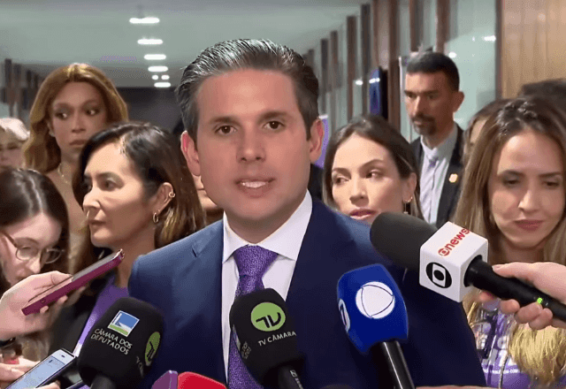 Imagem da noticia Hugo Motta diz que Câmara está “vigilante” e pode agir diante de alta dos combustíveis e risco de greve