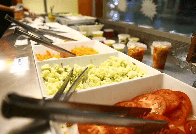 Imagem da noticia Governo aumenta auxílio-alimentação de servidores federais para R$ 1.192 e reajusta outros benefícios