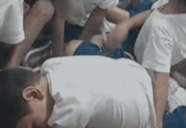 Imagem da noticia Alunos de creche deitam no chão para se proteger de tiroteio no Rio