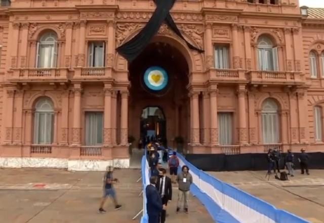 Imagem da noticia Adiós, Maradona: argentinos saem do velório e não acreditam na morte de 'D10S'