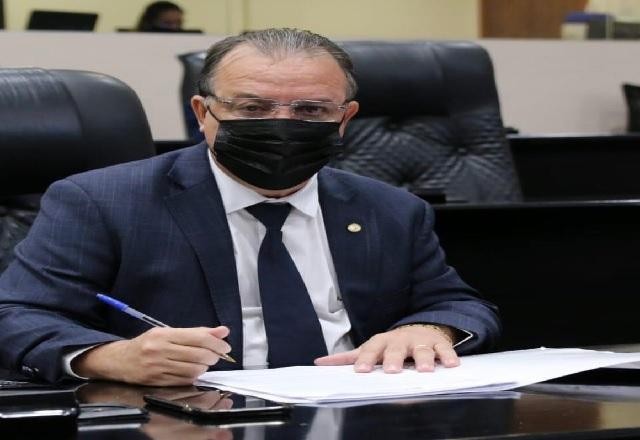 Imagem da noticia Deputado autor de lei contra a vacina morre de Covid-19